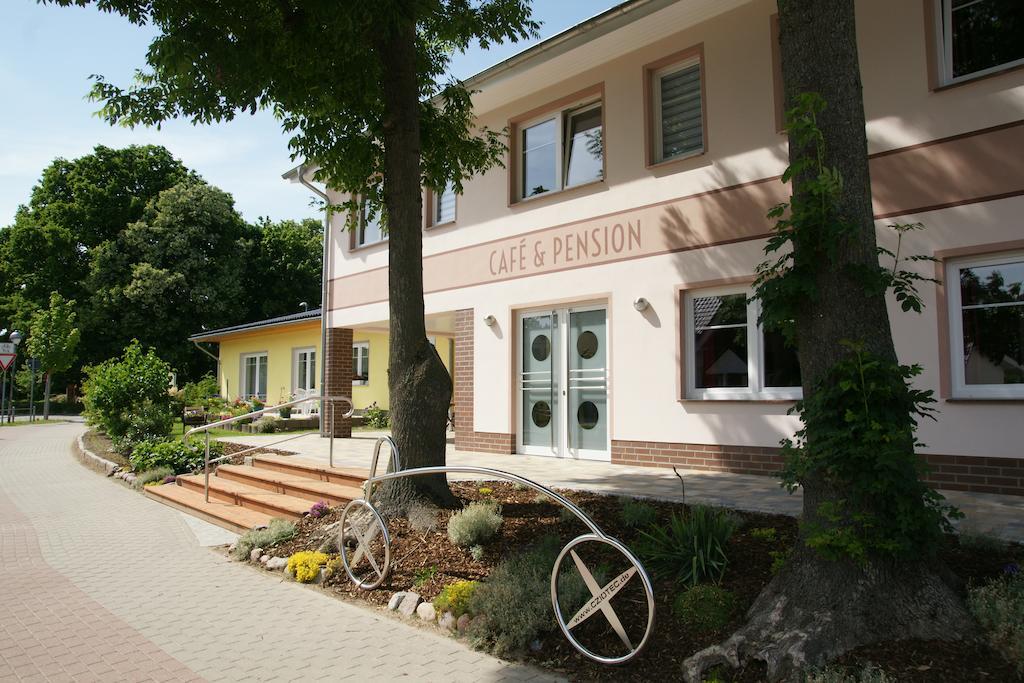 Cafe Und Pension Blohm ไกรฟ์สวัลด์ ภายนอก รูปภาพ