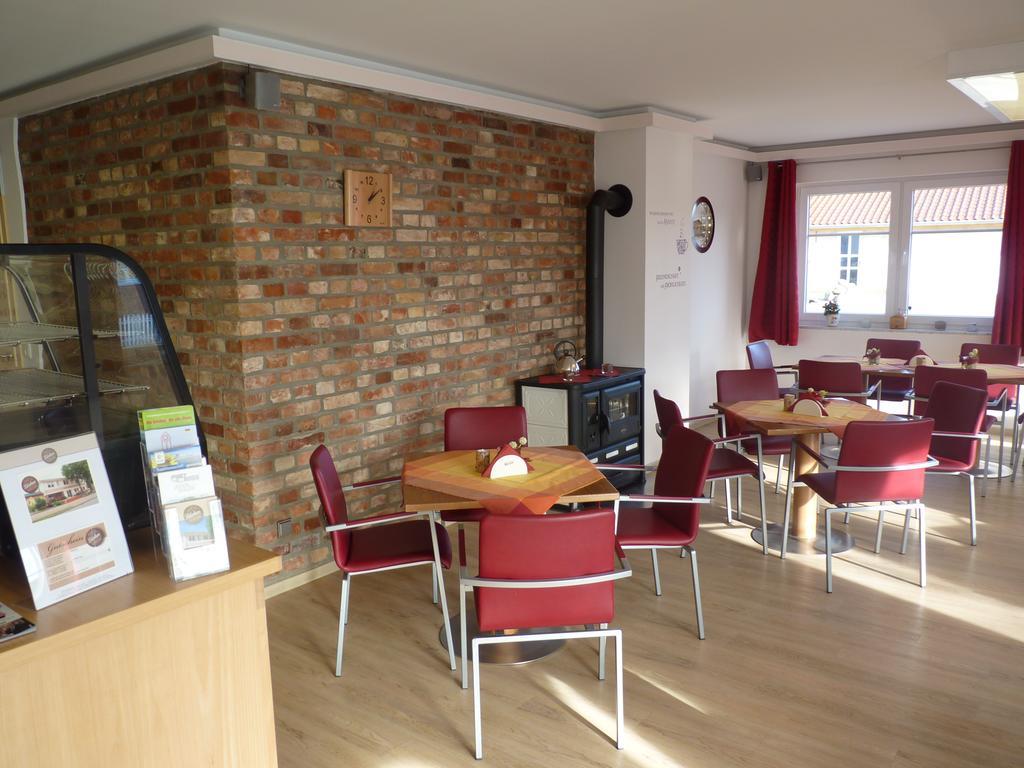 Cafe Und Pension Blohm ไกรฟ์สวัลด์ ภายนอก รูปภาพ