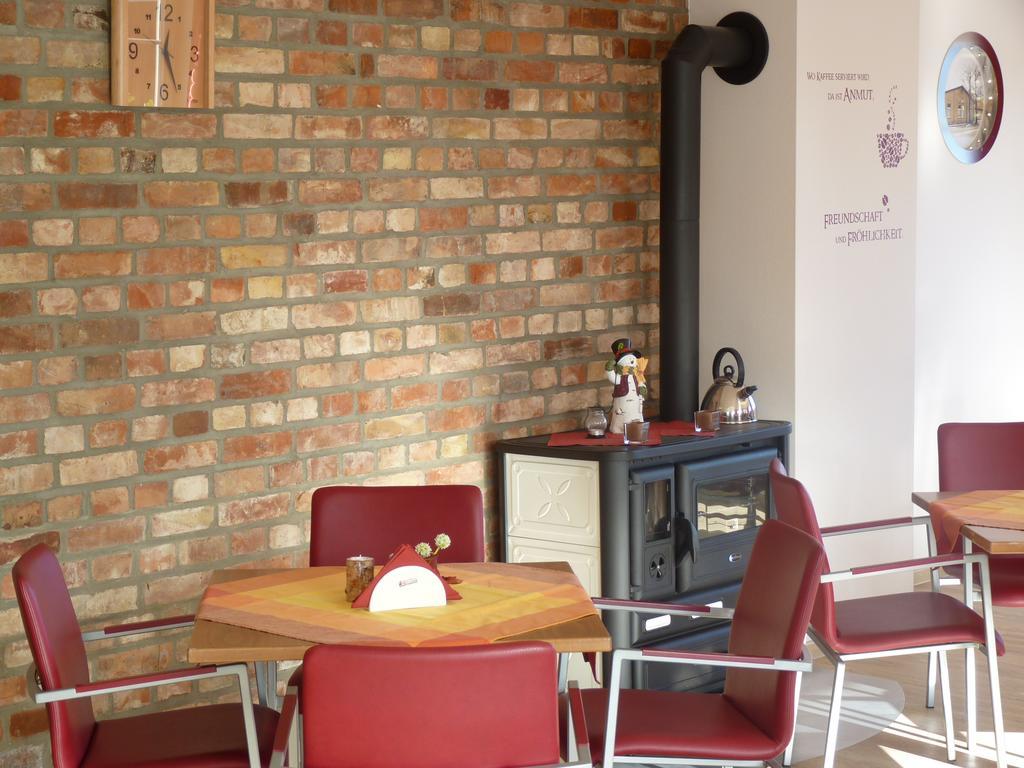 Cafe Und Pension Blohm ไกรฟ์สวัลด์ ภายนอก รูปภาพ