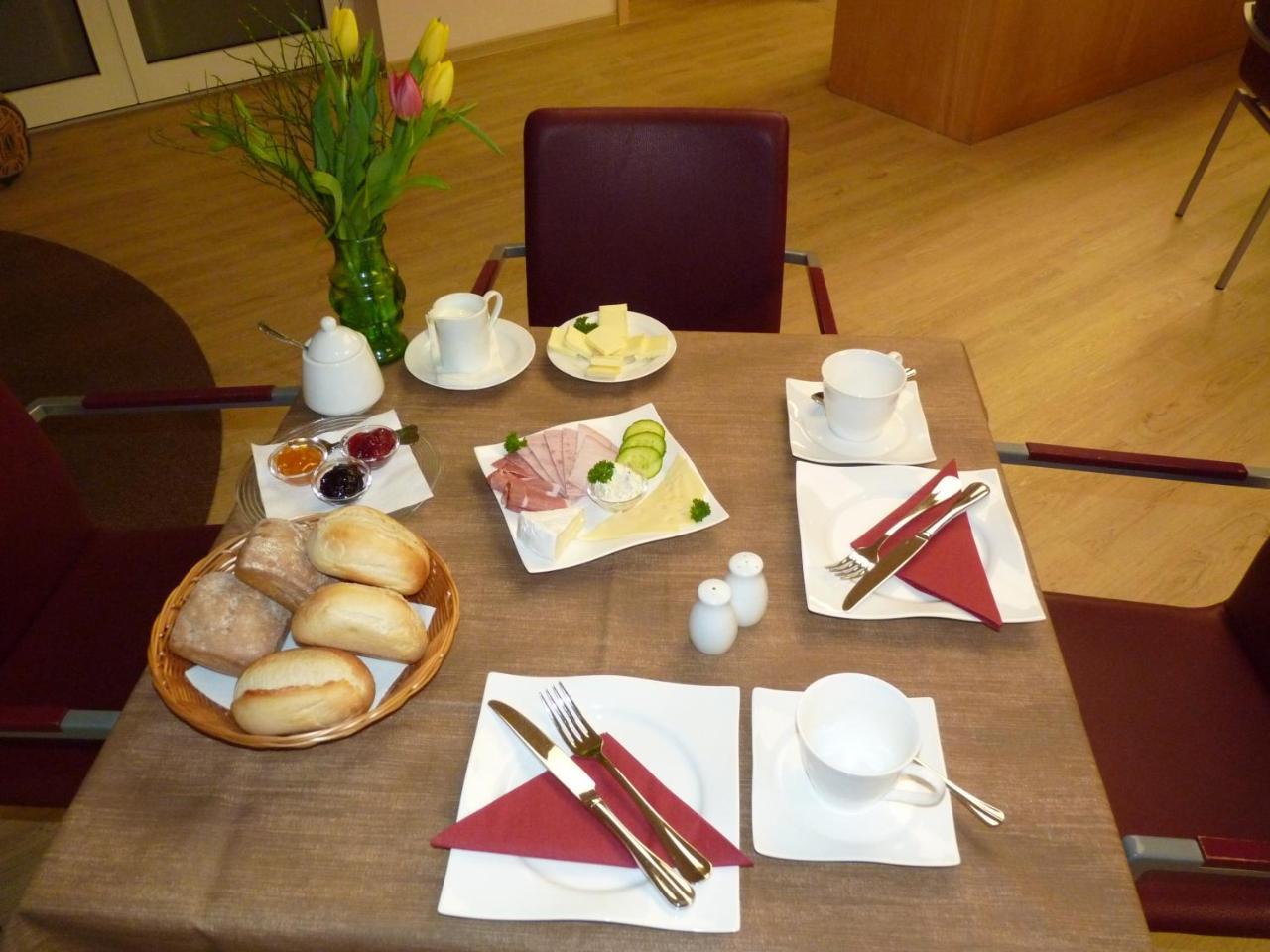 Cafe Und Pension Blohm ไกรฟ์สวัลด์ ภายนอก รูปภาพ